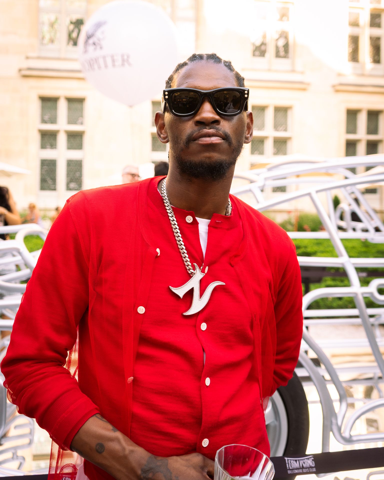 Shooting homme mode urbaine – lumière et ombre contrastée Portrait asap nast Paris